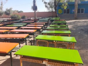 تجديد البيئة التعليمية: مؤسستنا تنجز أشغال صيانة شاملة لطاولات الأقسام
