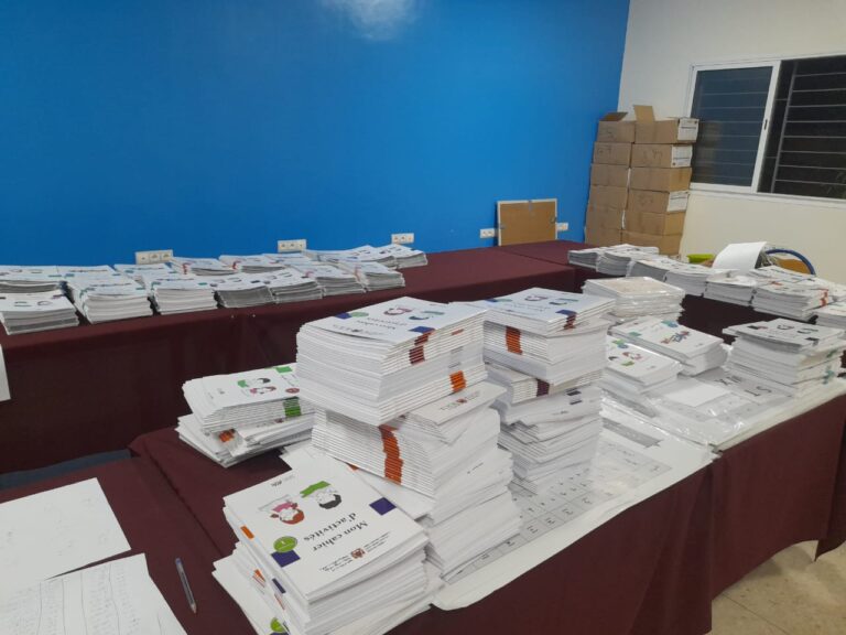 في إطار الاستعداد للدعم المكثف « طارل »: إدارة المؤسسة توزع العدة البيداغوجية على الأطر التربوية