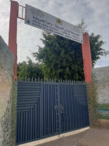 في إطار الصيانة المستمرة للمرافق: إصلاح الباب الخارجي لفرعية الحريشة لتعزيز الأمن والسلامة