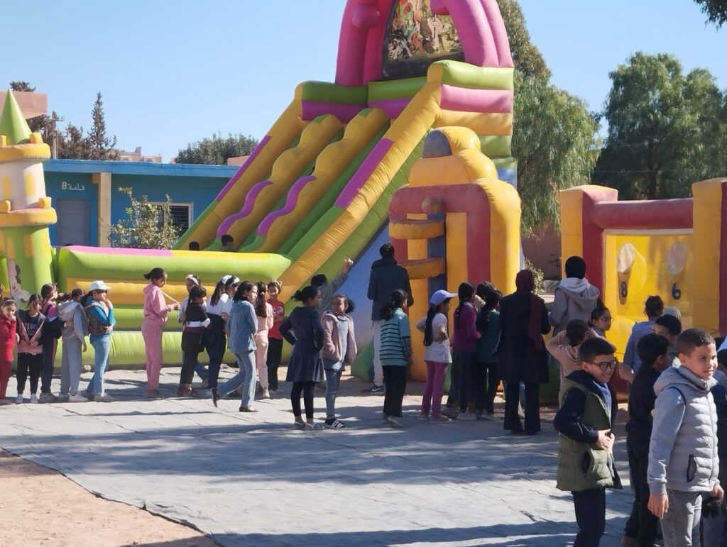 القافلة التنشيطية المنظمة لفائدة أطفال التعليم الأولي وتلميذات وتلاميذ المؤسسة