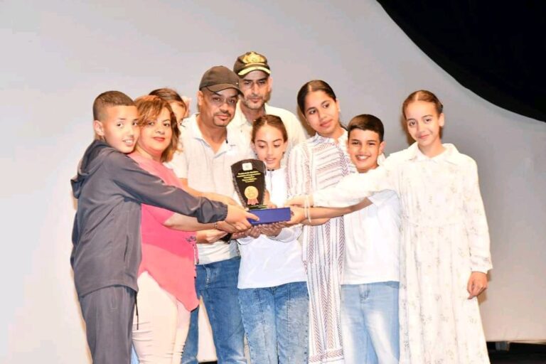 إبداع يتلألأ على خشبة المسرح: تلاميذ مؤسستنا يتألقون ويفوزون بالجائزة الأولى في المهرجان الإقليمي للمسرح المدرسي بتارودانت