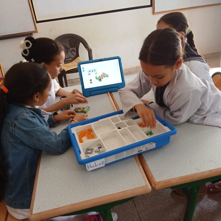 ورشات قافلة البرمجة للجميع CODING POUR TOUS